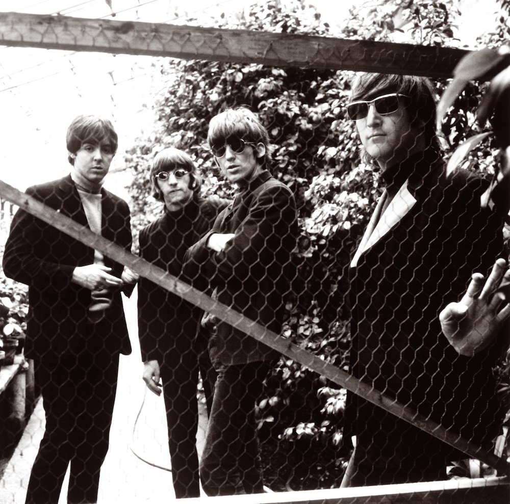 Задняя обложка Revolver (1966) (Chiswick House)
