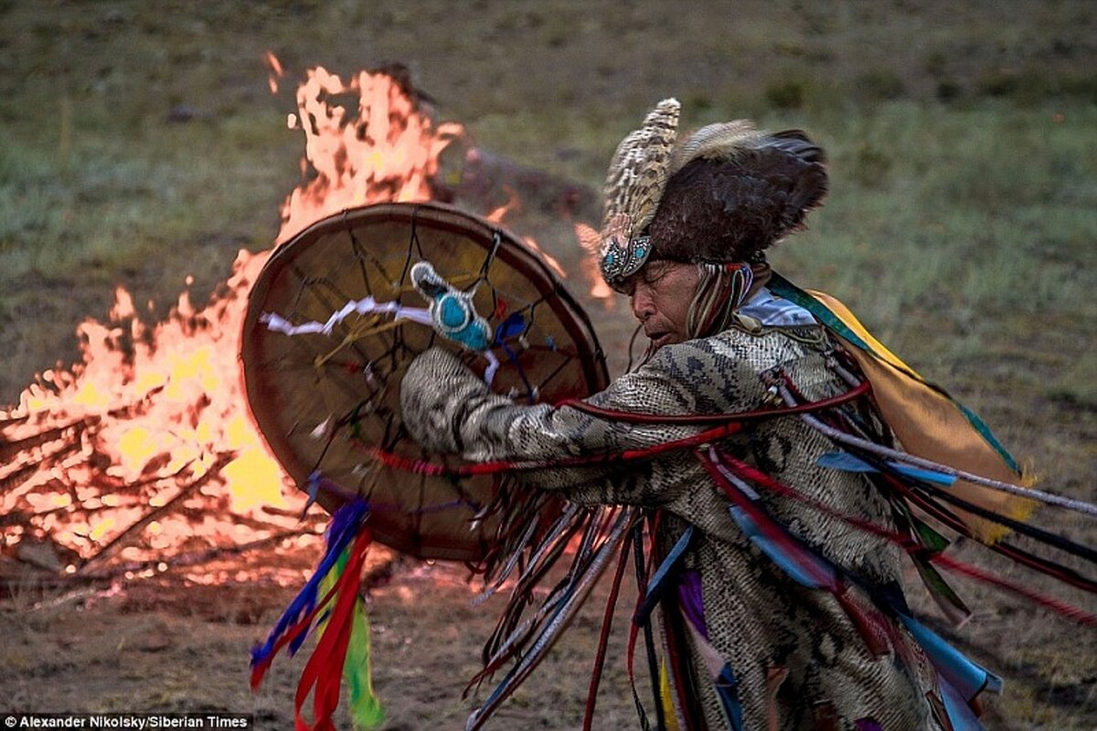 Шаман  во  время  камлания