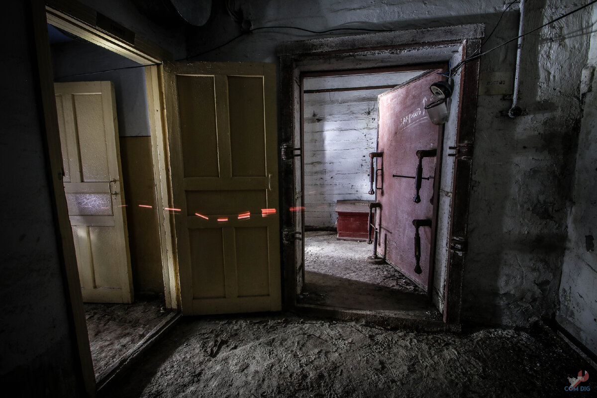 Подвал бомбоубежище. Оборудованное бомбоубежище. Убежище в подвале. Ядерный бункер. Подвал бомбоубежища в жилых домах.