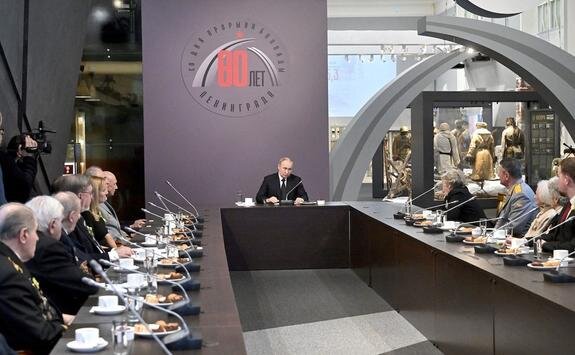    президент России Владимир Путин на встрече с ветеранами, сайт Кремля