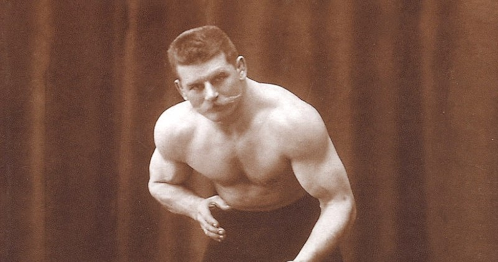 Первое серьезное соревнование прошло в 1900 году в Праге. Это был международный турнир среди атлетов. И Фриштенский выиграл и его.