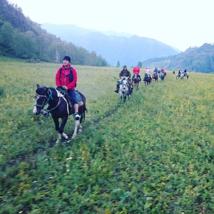 Автор первый в колонне.