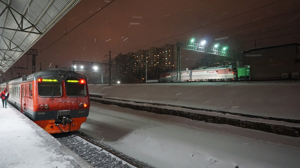 2. Несколько остановок и платформа Лось. И ЭД4М-267, 2009 года постройки