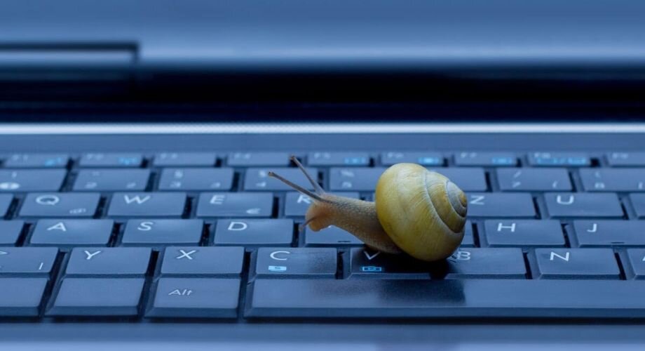 Медленно работает ноутбук windows. Ноутбук. Медленный интернет. Медленный ноутбук. Медленная работа компьютера