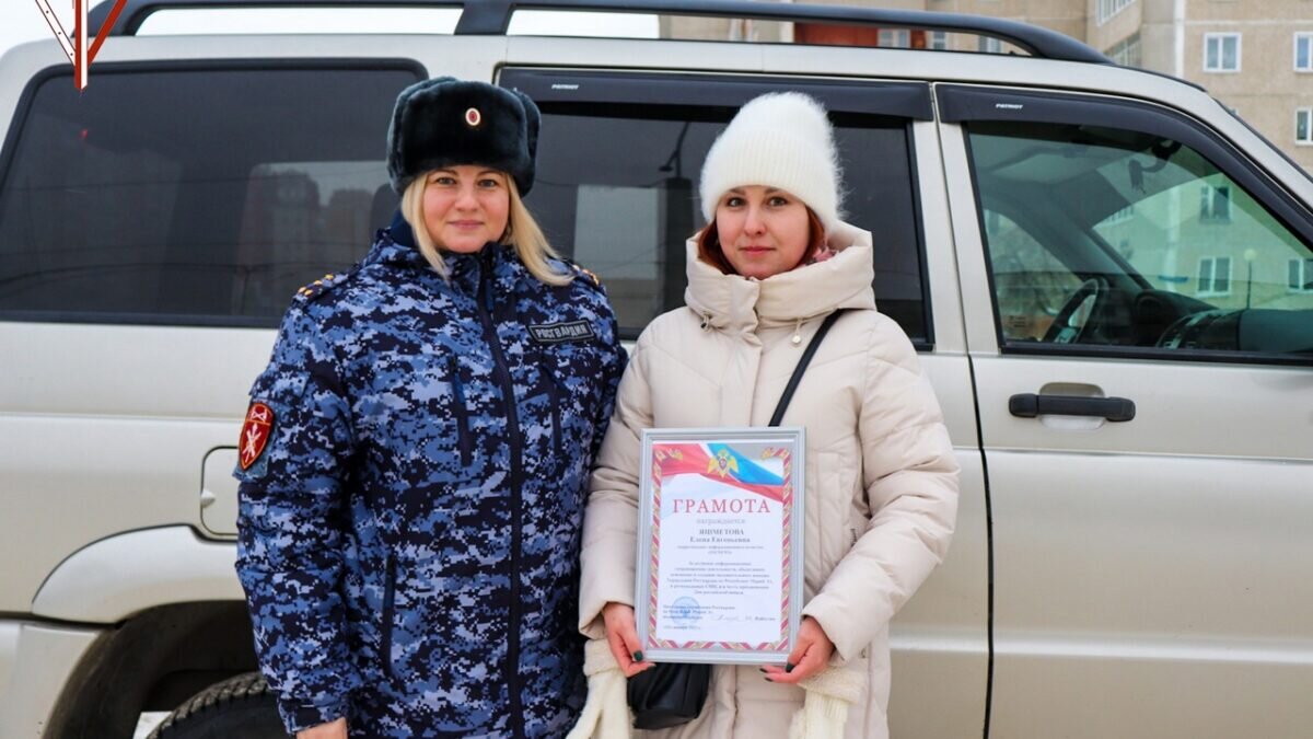 Начальник пресс-службы Управления Росгвардии по Республики Марий Эл Мария Рошко и корреспондент ИА SM.News Елена Яшметова (справа)📷
