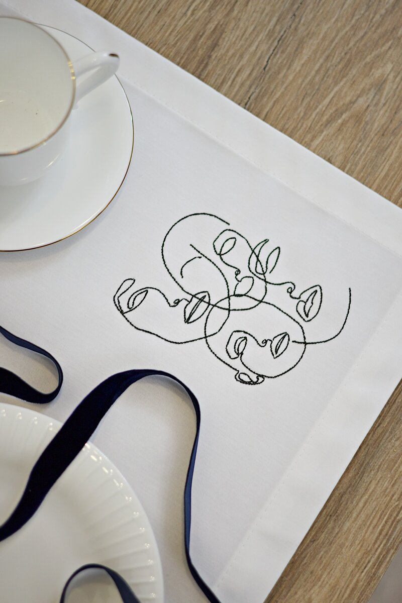 Простые формы и простые цвета! Но какую восхитительную лаконичность они создают в своем тандеме?  Эти шикарный маты разработала мастерская из Ростова-на-Дону🖤🤍