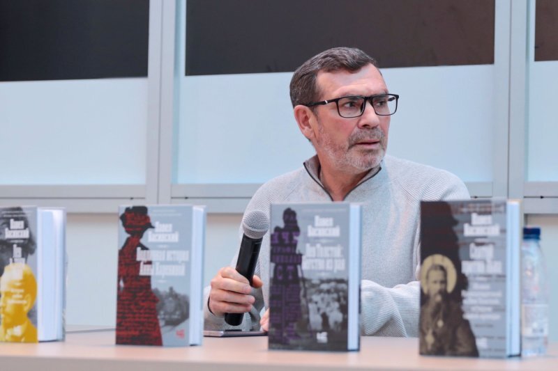 Басинский признается, что ему было интересно сопоставить личность Толстого и личность его героя Левина.