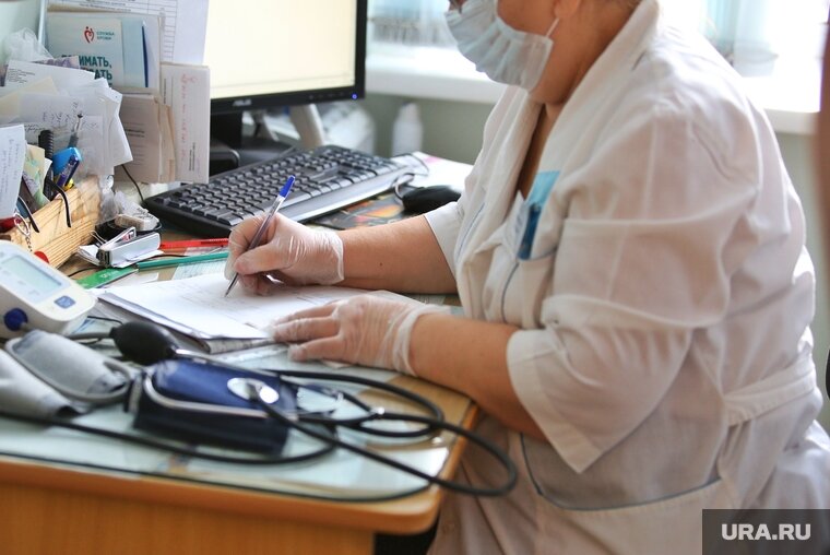    Направление на анализы напечатали на бумаге с персональными данными другого пациента