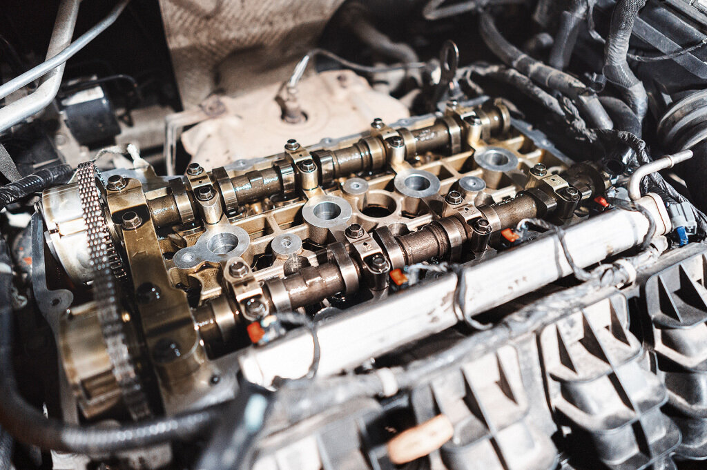 Снимаем клапанную крышку