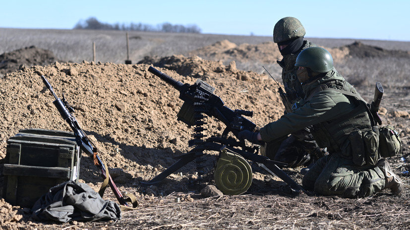     Военнослужащие мотострелковых подразделений ВС РФ ведут огонь по позициям ВСУ из гранатомёта АГС в южном секторе спецоперации РИА Новости Алексей Майшев