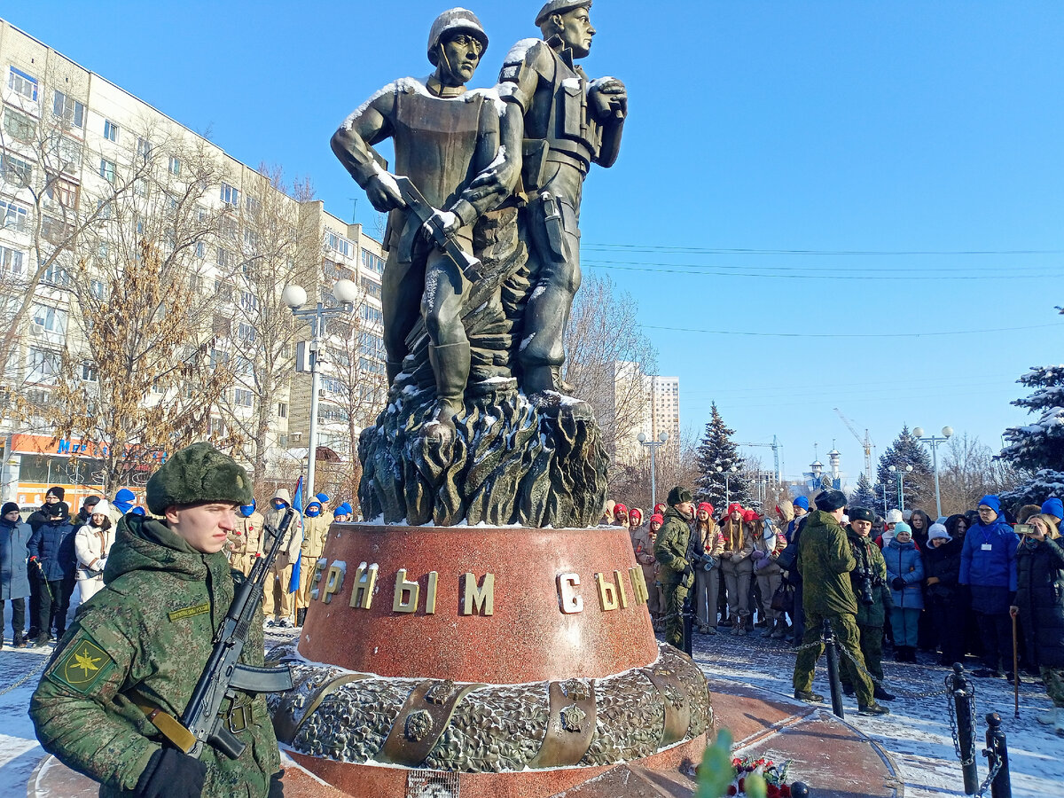 Памятник воинам интернационалистам хмельницкий. День памяти воинов-интернационалистов. Война в афганистане памяти воинов интернационалистов. 15 февраля праздник день памяти воинов интернационалистов. 15 февраля день памяти воинов интернационалистов.