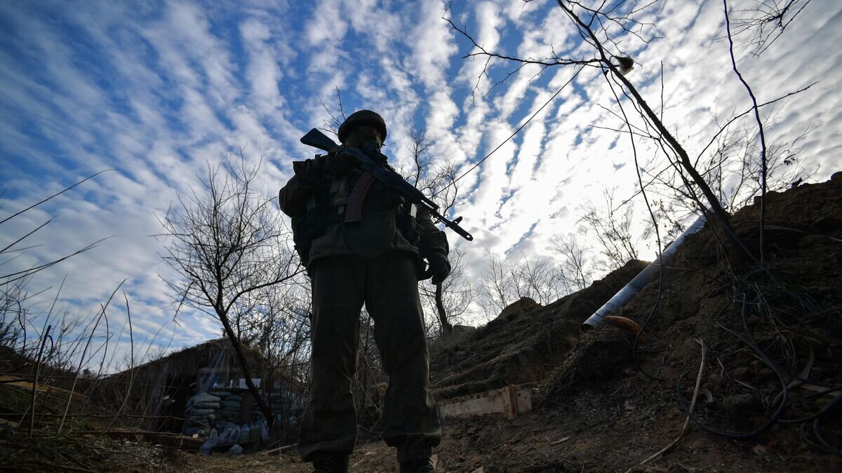    Военнослужащий ВС РФ в зоне проведения специальной военной операции© РИА Новости / Александр Гальперин