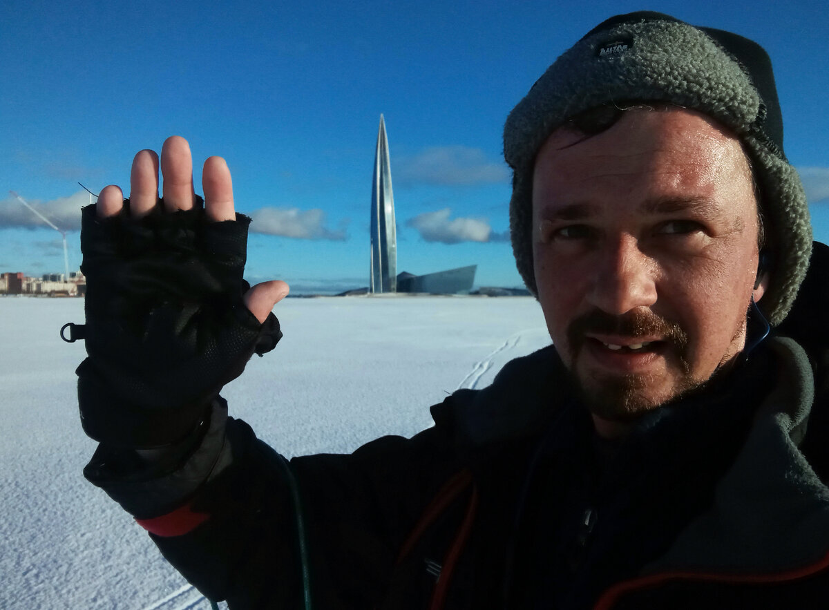 Всем солнечный привет из Питера! И не только привет хочется передать, но и сразу напомнить о том, что в такую погоду солнцезащитные очки дома лучше не забывать, как я... Иначе глаза за день очень устают (((