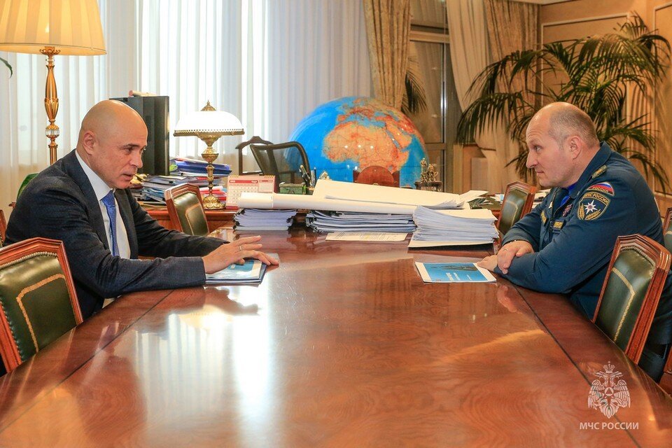     Губернатор Игорь Артамонов в Москве встретился с главой МЧС России, чтобы обсудить природные пожары и паводок  Пресс-служба правительства Липецкой области