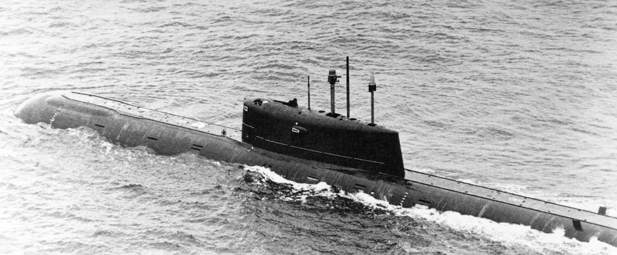  1989, 7 апреля - У острова Медвежий в результате пожара погибла опытная глубоководная атомная подводная лодка "К-278" («Комсомолец»)
