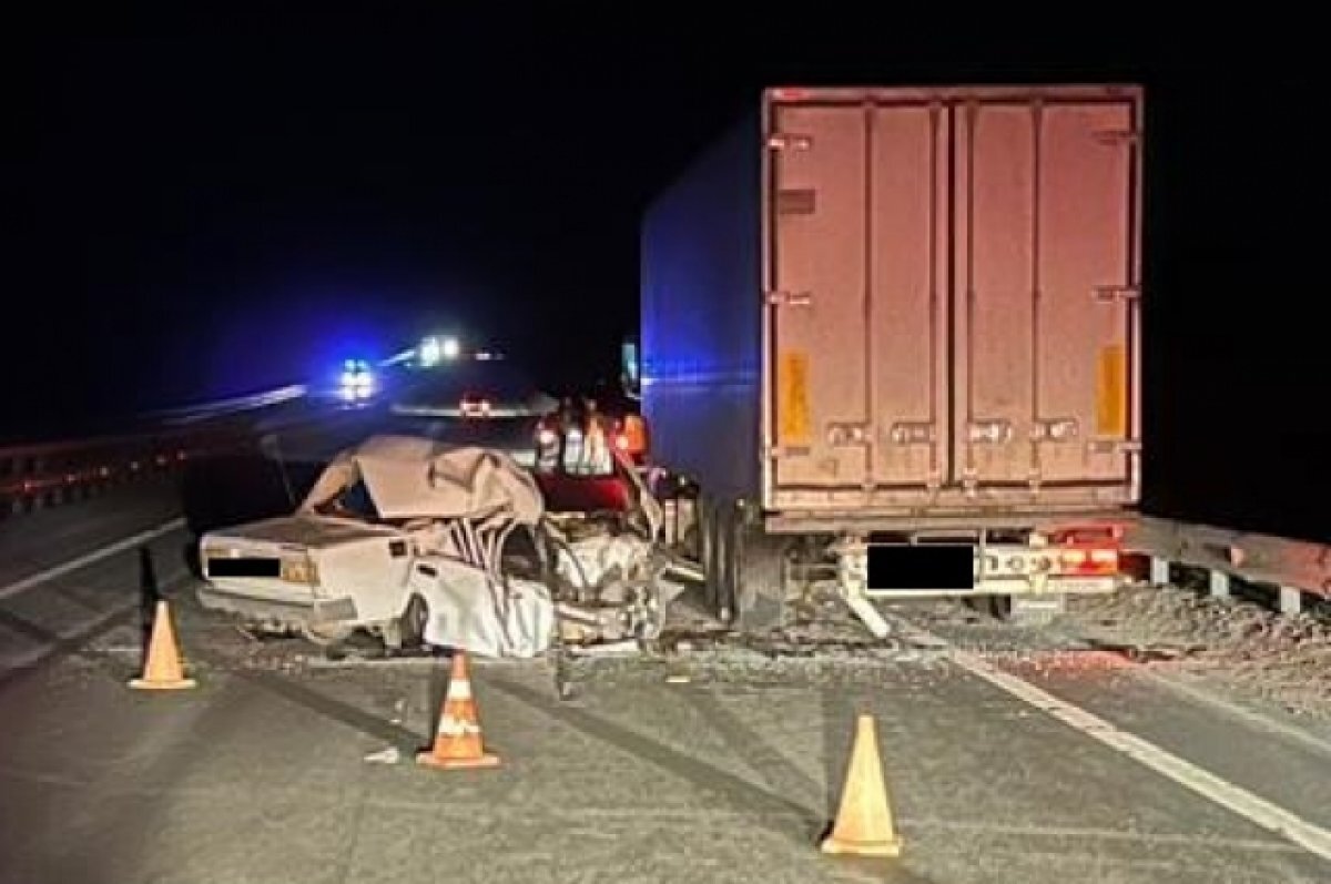    Под Тольятти ВАЗ-21053 влетел в фуру, водитель «пятерки» госпитализирован