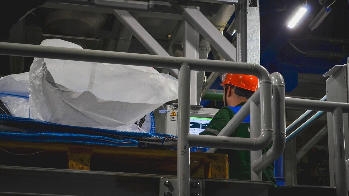     Более 100 экс-работников металлургического комплекса Донбасса нашли работу на нижегородских заводах. Об этом в своем Telegram-канале сообщил спикер ЗСНО Евгений Люлин.