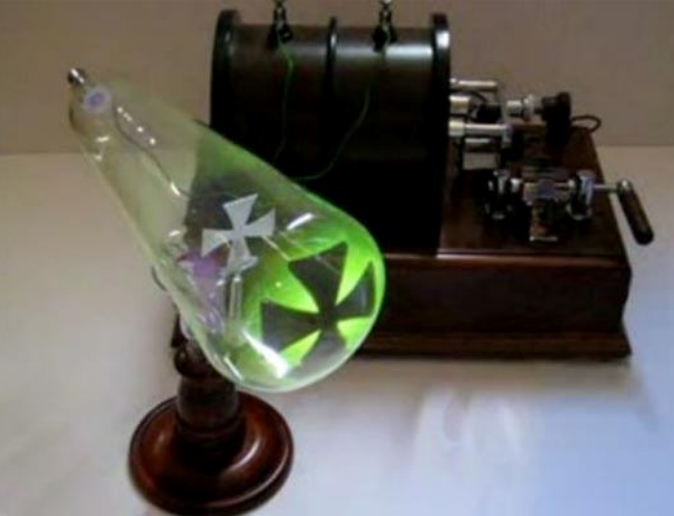 Приборы, с помощью которых были обнаружены рентгеновские лучи. Трубка Крукса
и катушка Румкорфа