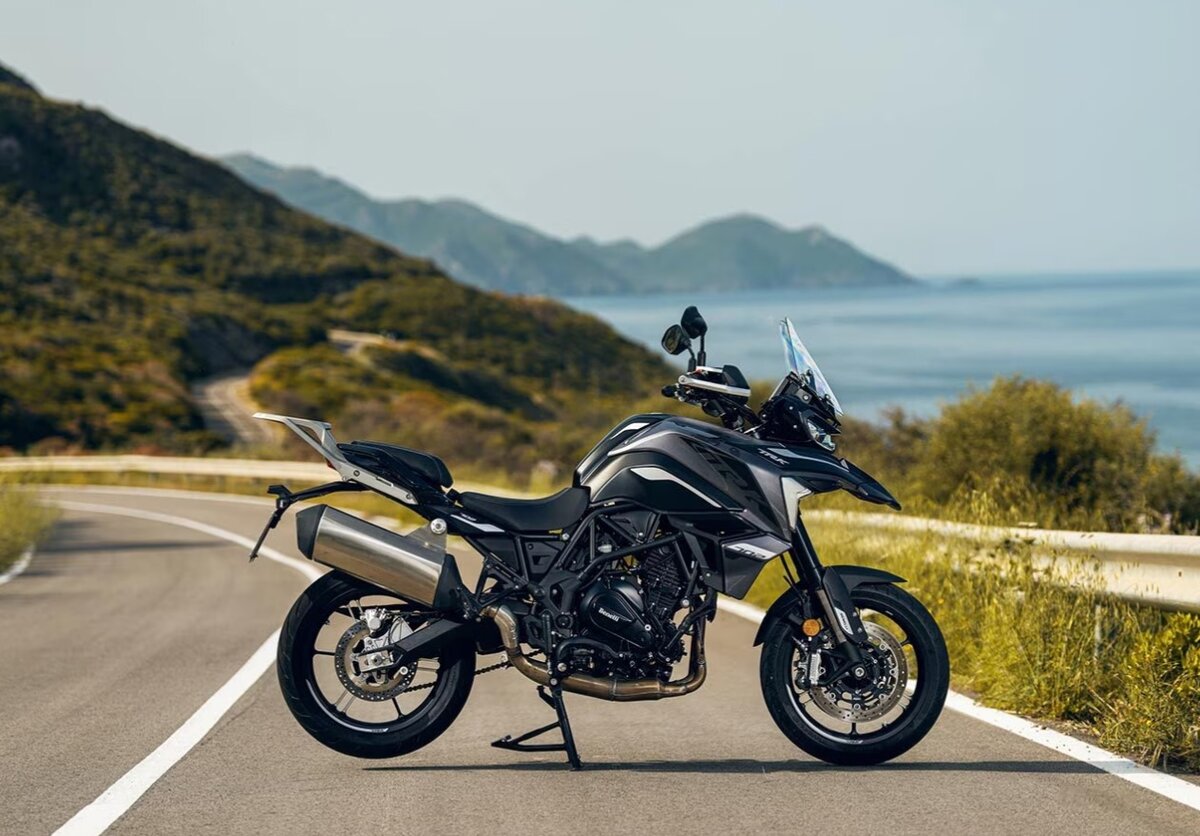 Мотоцикл Benelli TRK 702