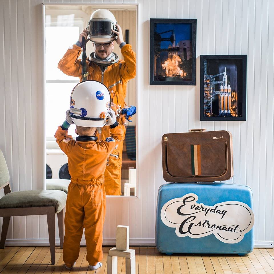 Пусть мы уже взрослые, но не забывайте мечтать по детски.