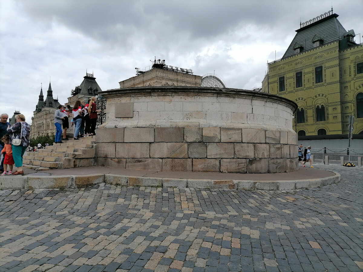 Почему Лобное место, на Красной площади в Москве, напоминает фонтан | ИСКРА  | Дзен