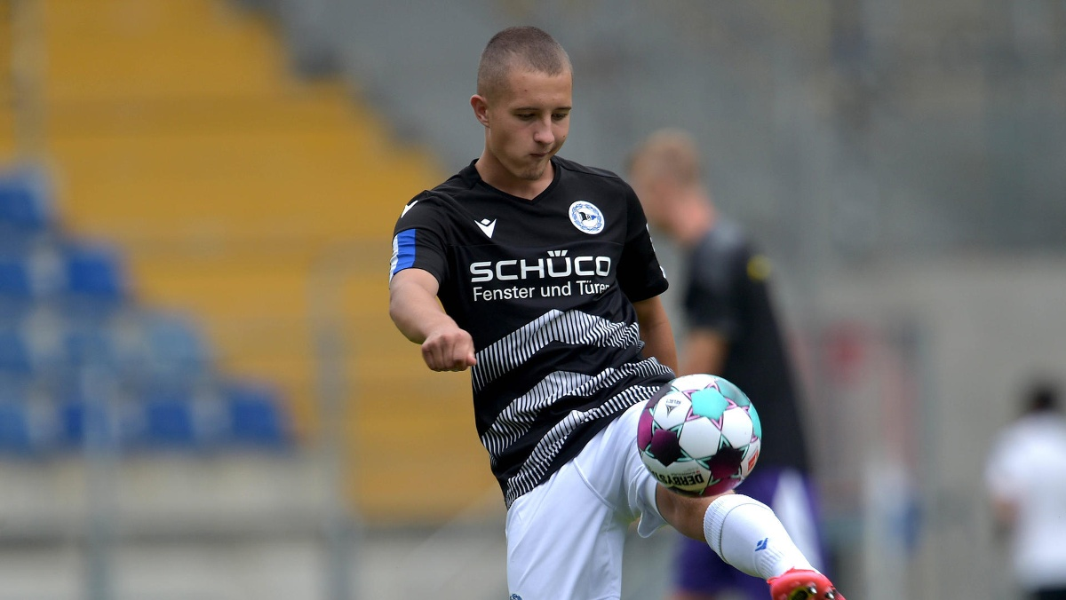 Источник: https://www.t-online.de/region/bielefeld/news/id_90195148/arminia-bielefeld-bindet-talent-cherny-bis-2024.html