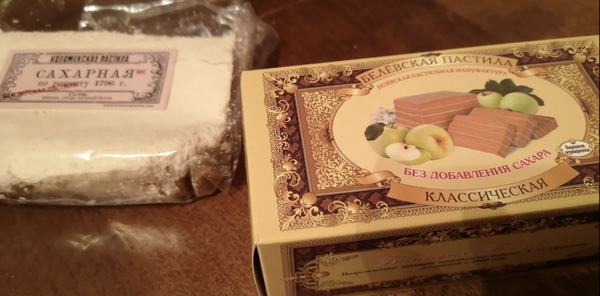 Слева - коломенская пастила, справа - Белёвская. Фото автора дзен-канала "Записки из шкафа"