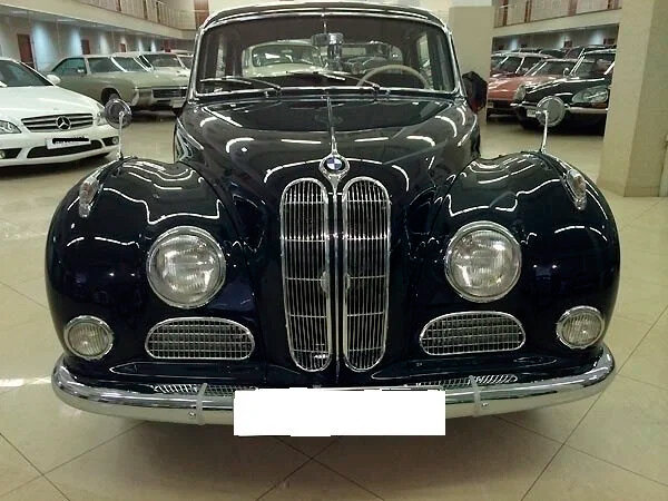 Дизайн BMW 502 был очень необычен