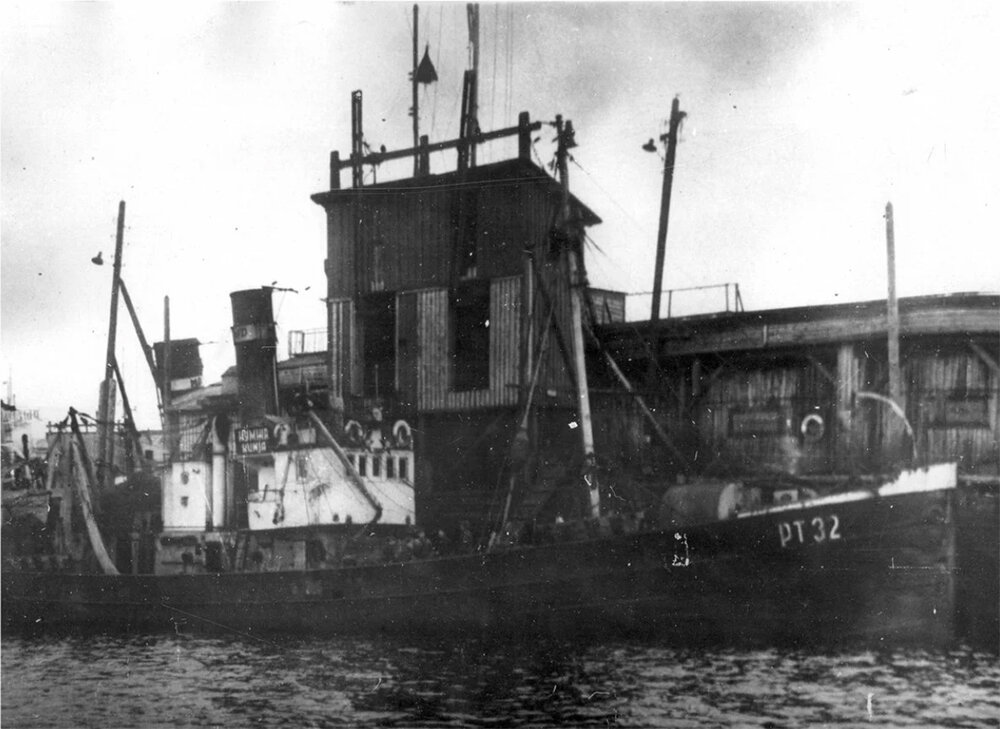 Рыболовный траулер РТ-32