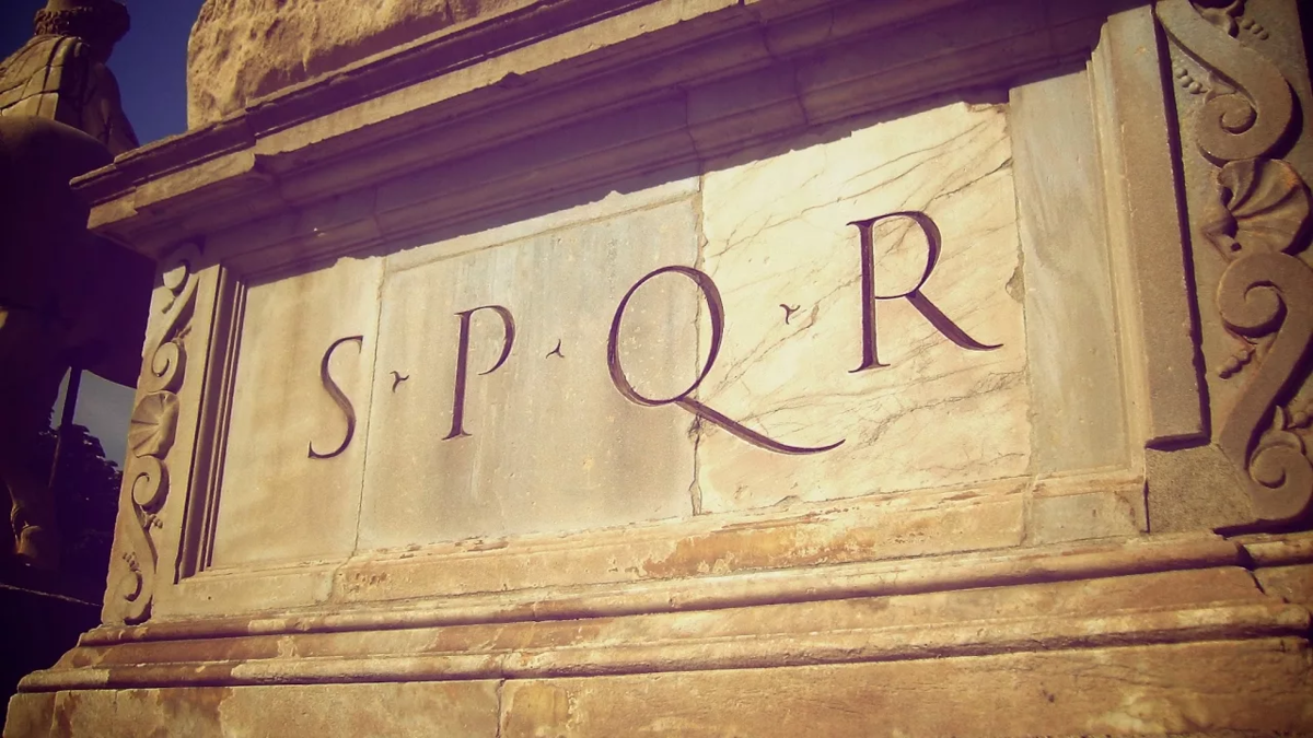 Древний Рим SPQR. Римский Сенат SPQR. Рим аббревиатура SPQR. SPQR Муссолини.