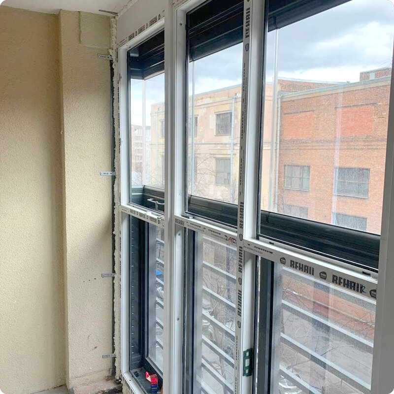 обустройство балкона. остекление пвх veka балкон. преимущества пластиковых окон. вынос подоконника на балконе. утепленная лоджия совмещенная с комнатой.