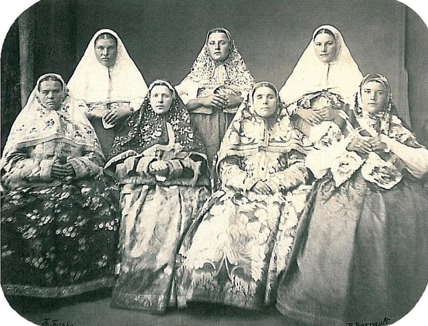 Кто изготовил первую матрёшку, и почему эта игрушка называется именно так