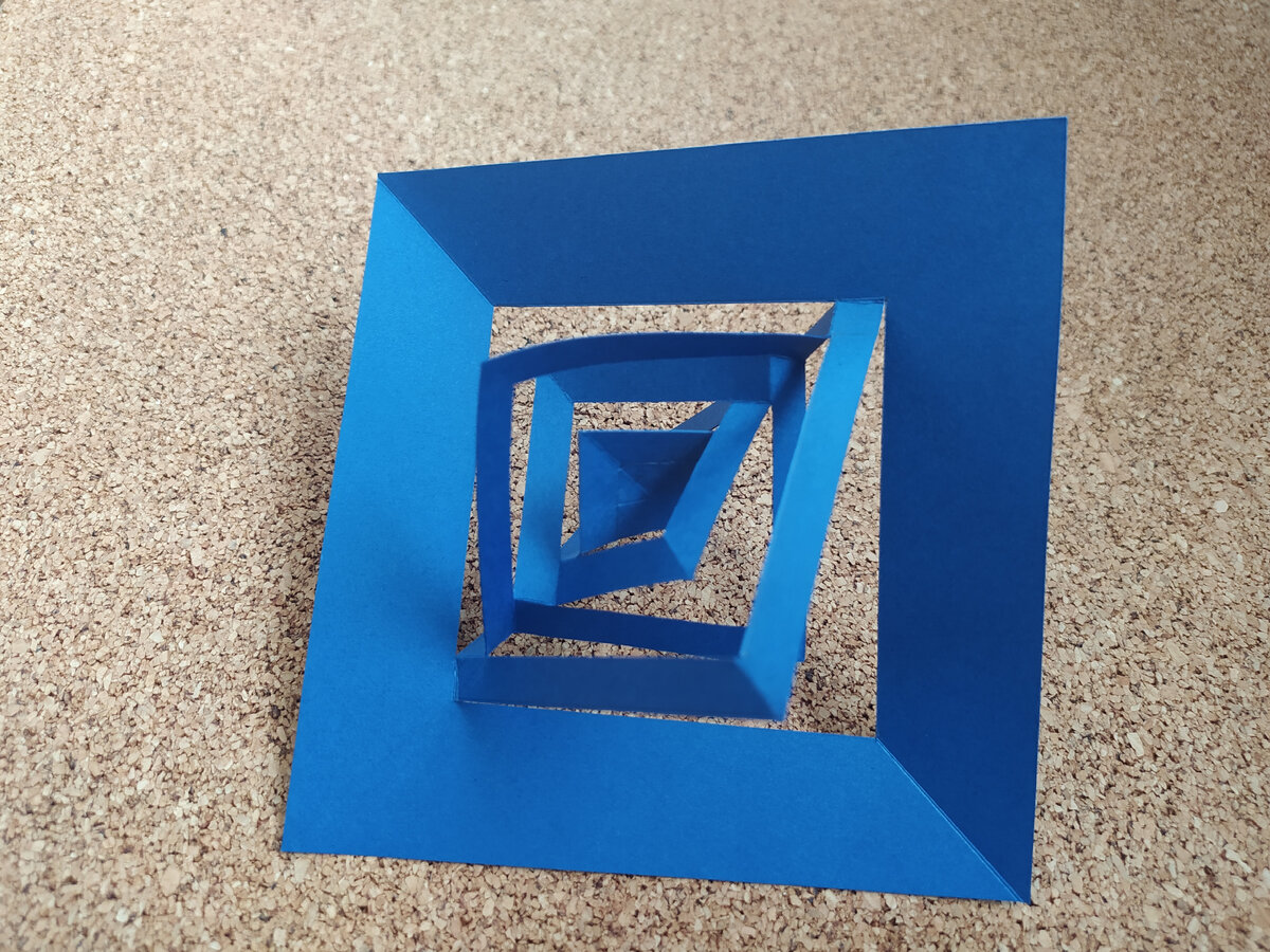 Пример открытки-киригами. [Авторская иллюстрация]