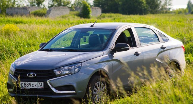 Дорожный просвет автомобиля в базовой версии составляет 17,8 см. Данный параметр больше, чем у других конкурентов вроде Hyundai Solaris и KIA Rio