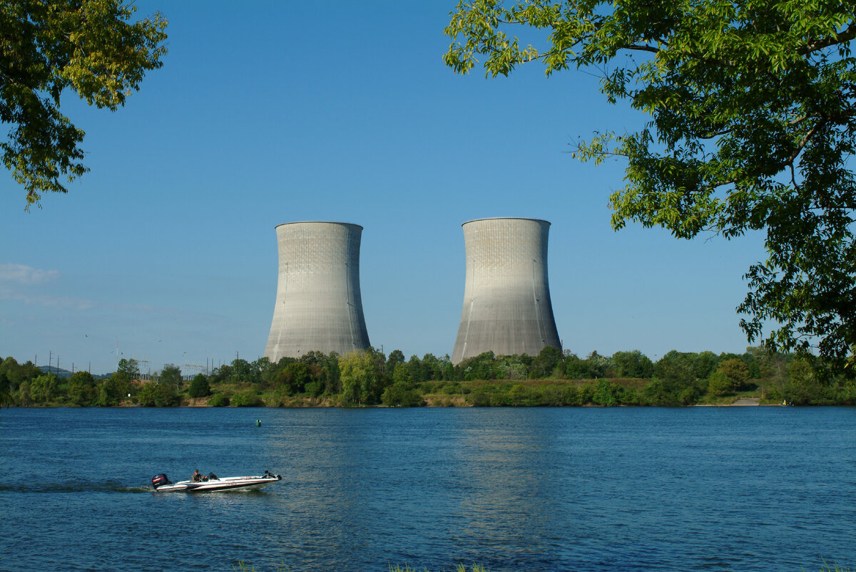 Атомной электростанцией является братская. АЭС Уоттс-бар. АЭС Козлодуй. Электростанция на реке Теннесси. АЭС HDR.
