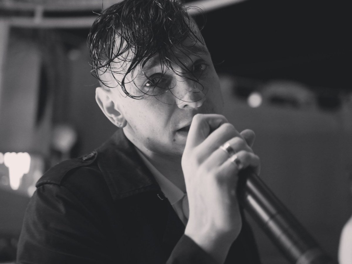 Рома Англичанин, безмерное уважение к нему. Оригинал: https://pbs.twimg.com/media/DGAfFrwXYAAAane.jpg