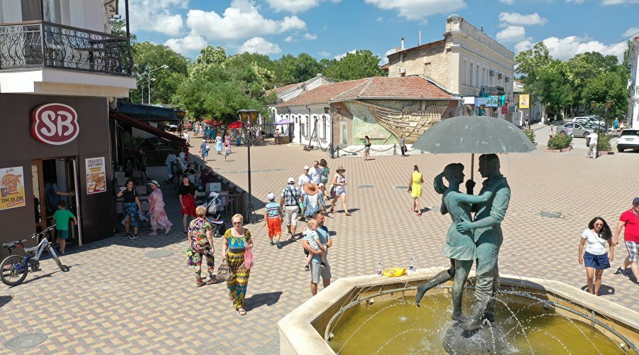 Центральная улица Феодосии / Турпортал Крыма, Сергей Коршунов