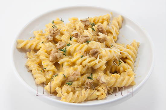 Паста со сливочно-тыквенным соусом.