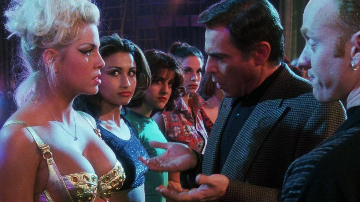 Show girls watch. Шоугелз (1995). Showgirls фильм 1995. Заккери Шоугелз. Шоу герлз.