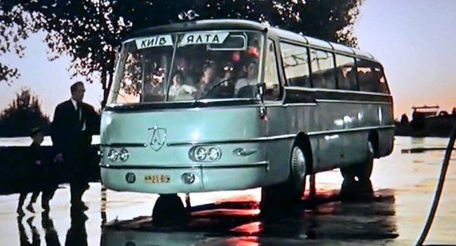 Автобус Украина-1 запомнился по кадрам из фильма «Королева бензоколонки»
