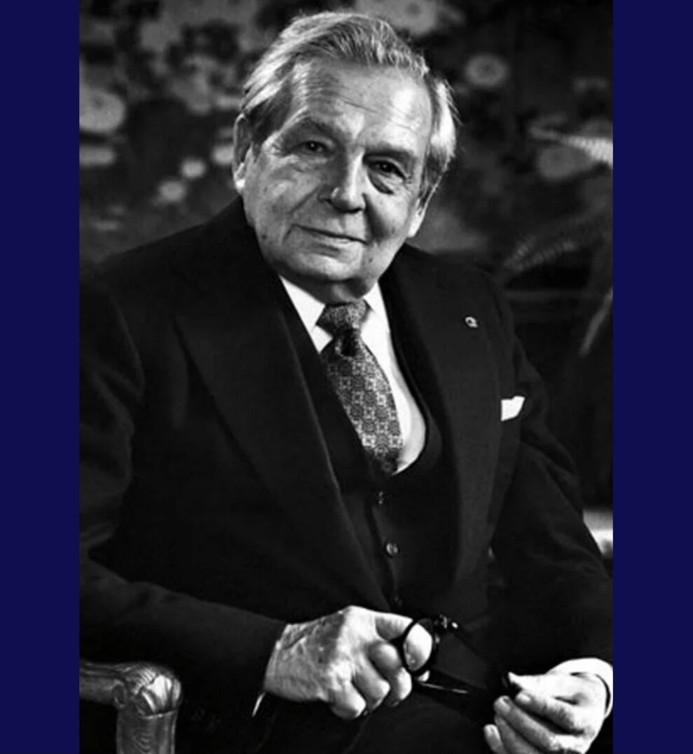 Гарри Уинстону приписывали мистические способности. О нём говорили, что он может определить подлинность и чистоту камня в витрине, стоя на противоположной от неё улице. Его ювелирная коллекция была настолько уникальна, что страховая компания запрещала фотографировать лицо ювелира (его фотографий действительно крайне мало), а сам ювелир, по слухам, не выходил из дома без огранённого алмаза в кармане.