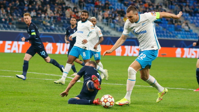 Бесконечно можно смотреть на три вещи: как течёт вода, как горит огонь и на дриблинг Дзюбы. Источник фото: tele-sport.ru