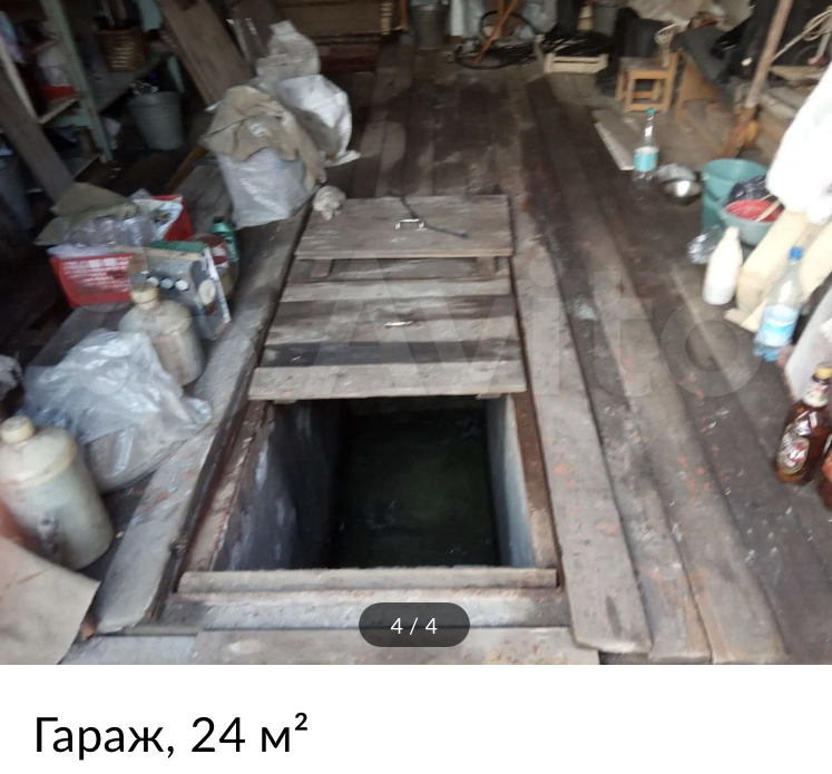 Вот столько хлама осталось от старых хозяев 