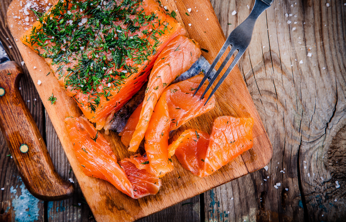 Форель домашняя рыба. Salmon Gravlax. Лосось Гравлакс цитрус. Граавилохи. Лосось копченый с укропом.