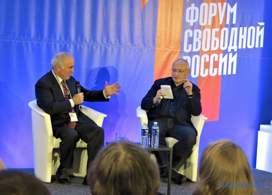 Шахматная партия за звание "Либерального лидера России". 