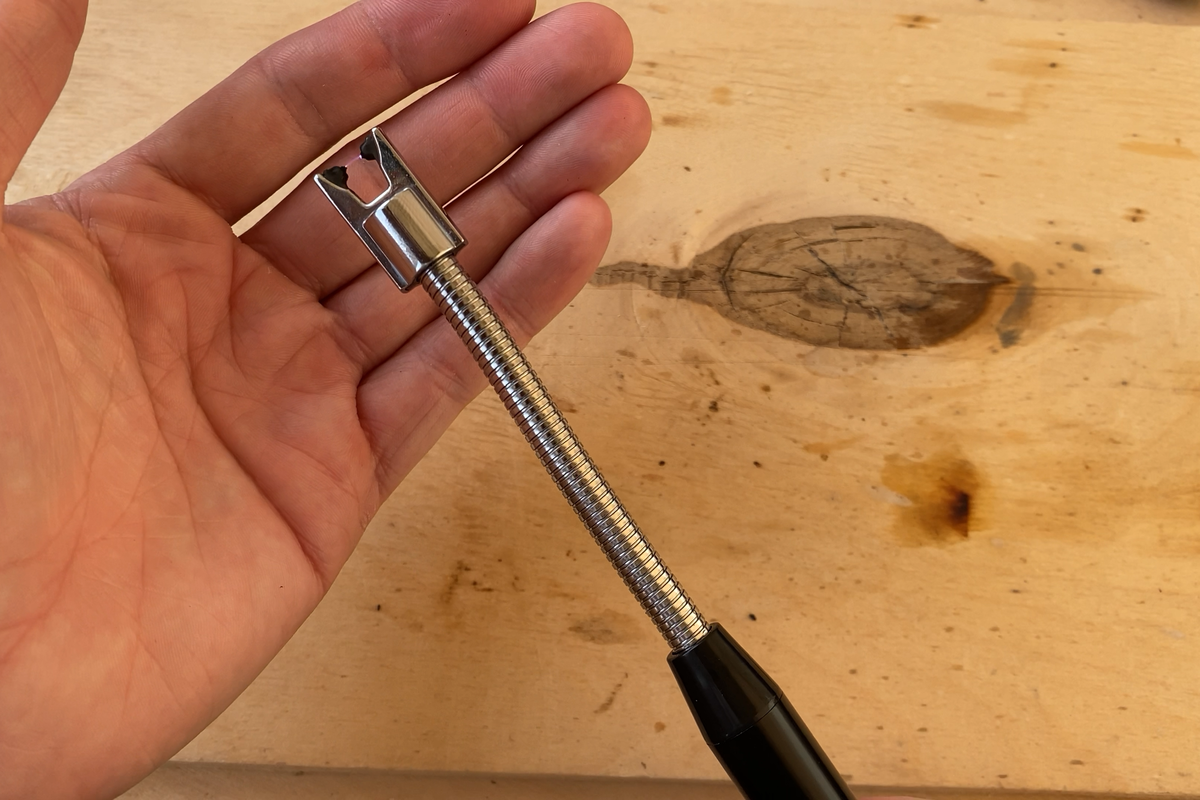 Высоковольтная дуга зажигалки.