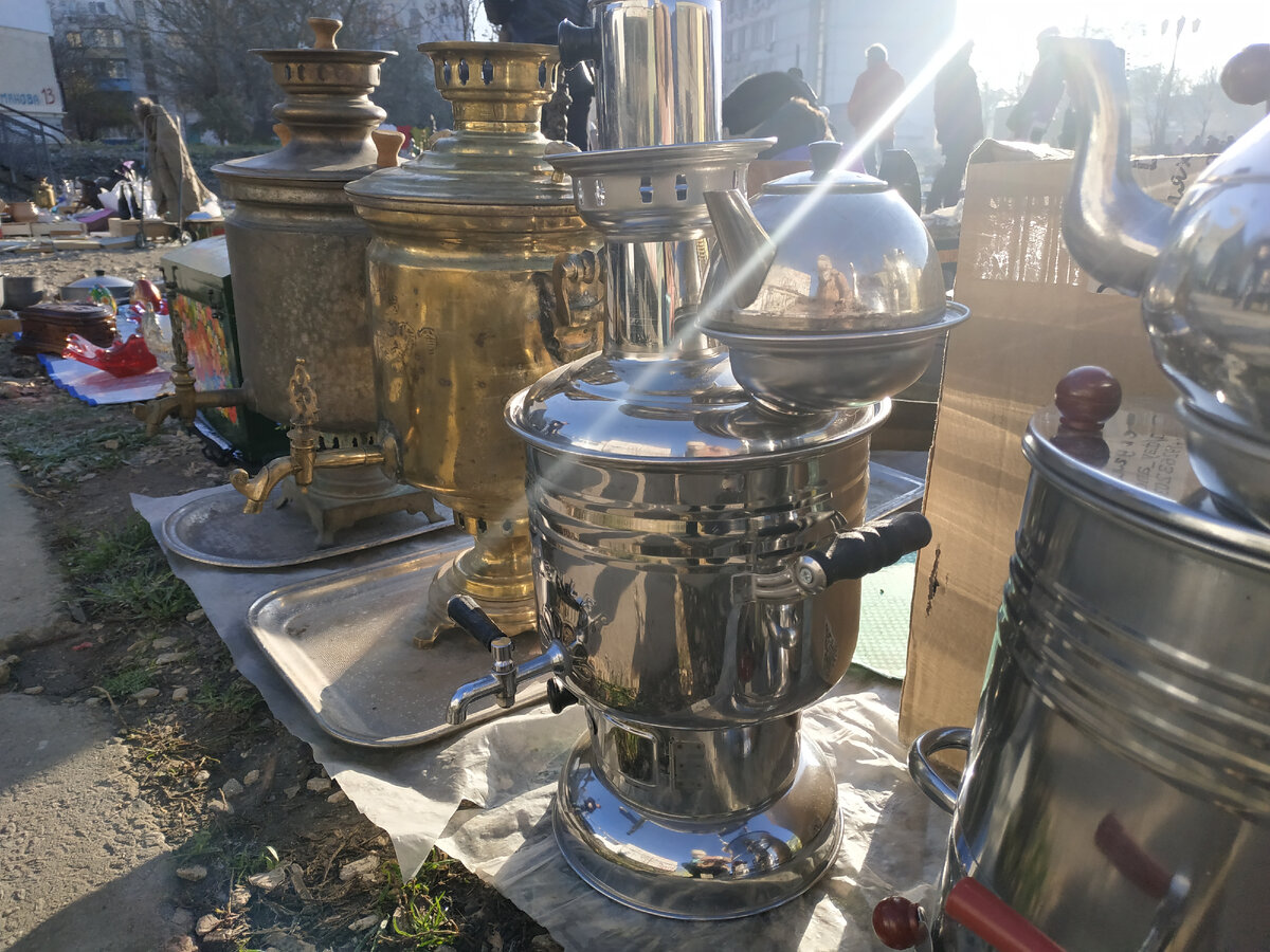 Погода - прекрасная, товары на прилавках - тоже ))