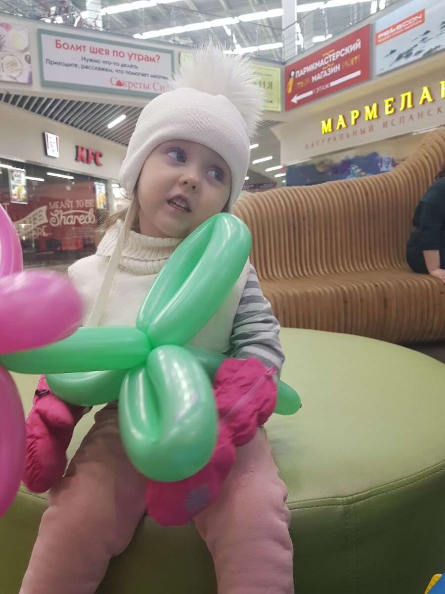 Прикольная фотка получилась. А сверху надпись: Болит шея по утрам? 😂