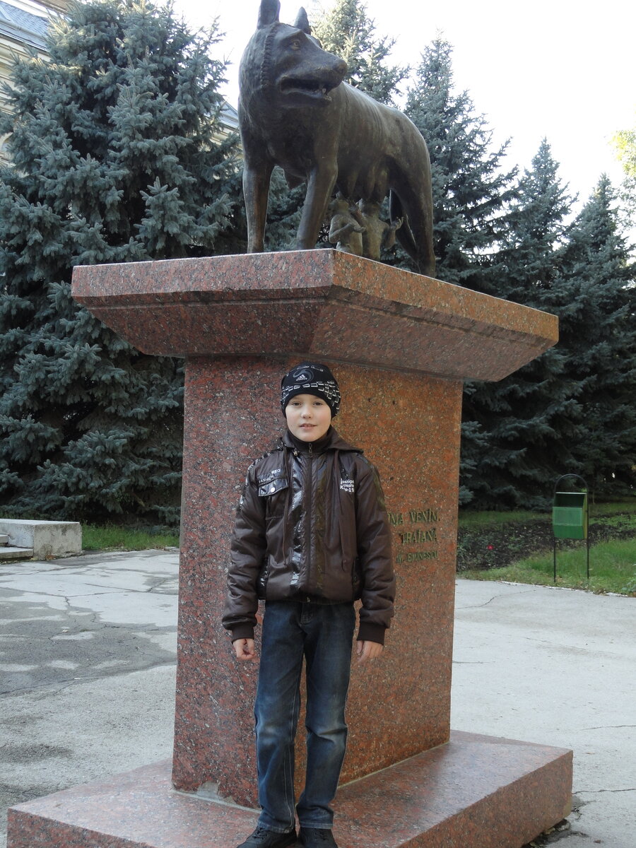 Памятник основателям Рима))
