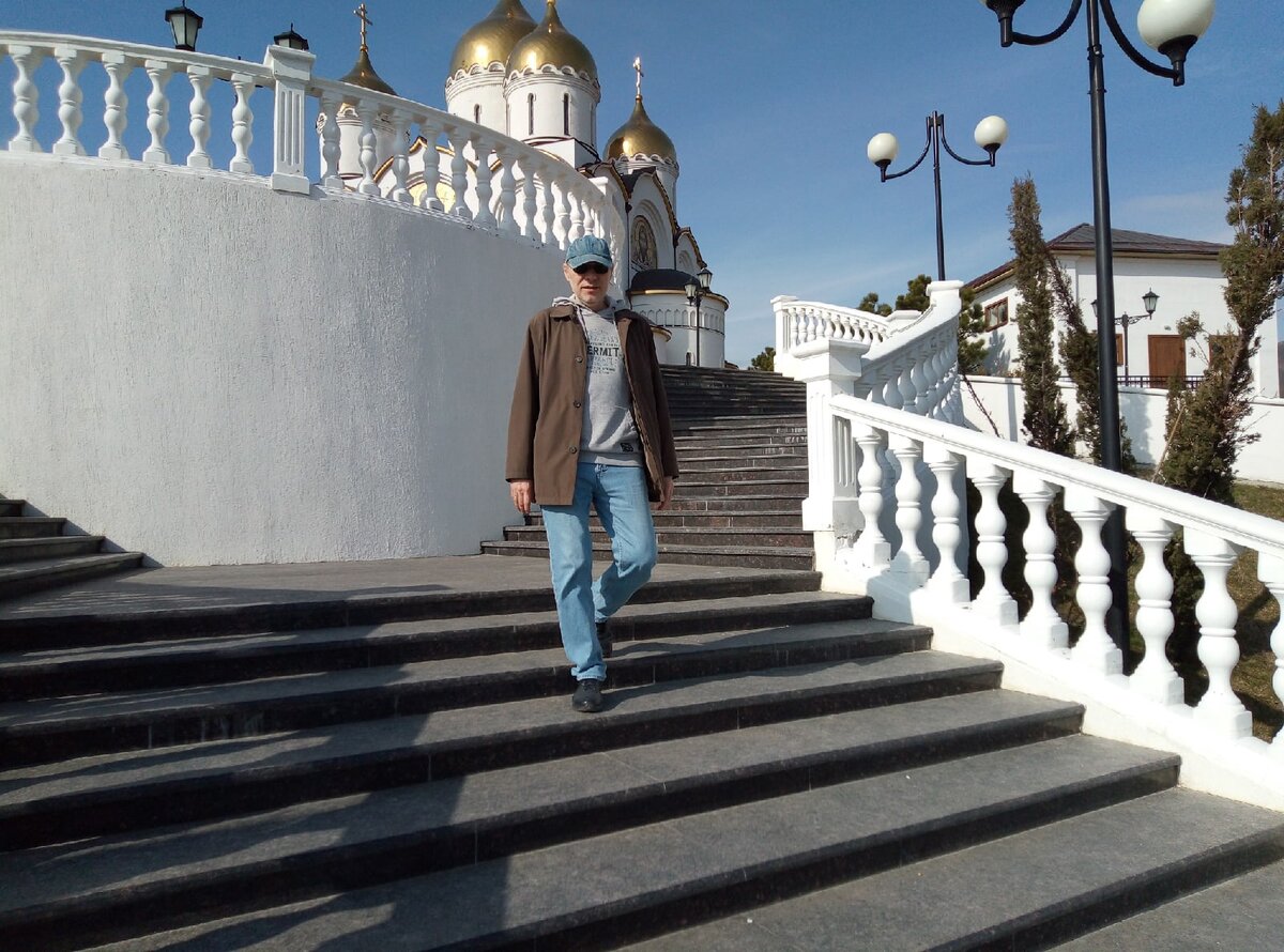 Михаил Лекс, автор рассказа и канала. Геленджик, Андреевский парк